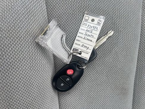 Used 2013 Toyota Sienna L image 11