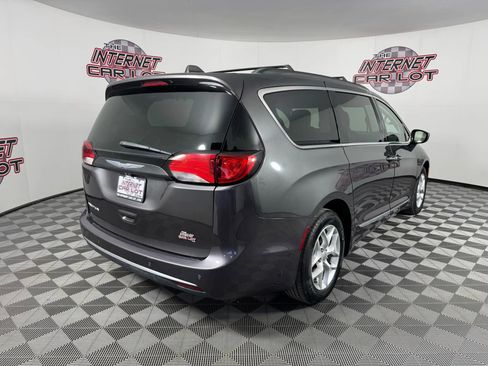 Used 2017 Chrysler Pacifica Touring-L w/ Tire & Wheel Group image 7