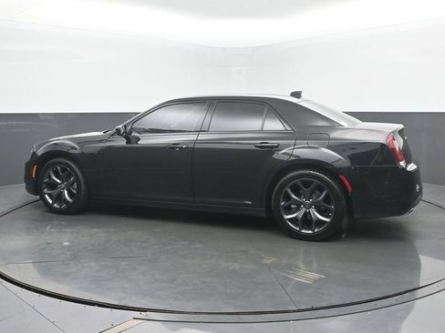 Used 2022 Chrysler 300 Touring w/ Sport Appearance Package RWD image 4