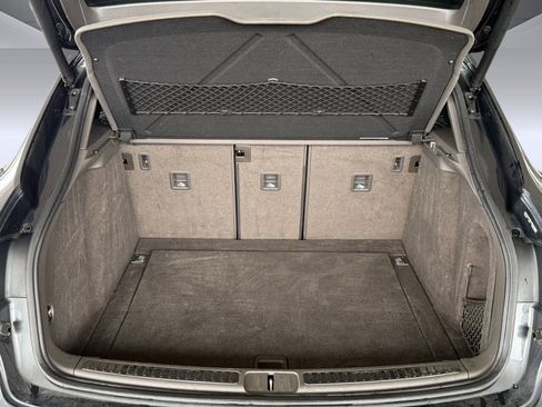 Used 2020 Porsche Macan image 28