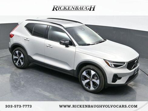 Used 2024 Volvo XC40 B5 Plus image 1