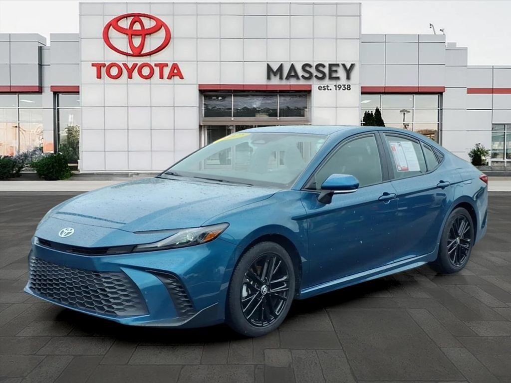 Used 2025 Toyota Camry SE FWD image 7