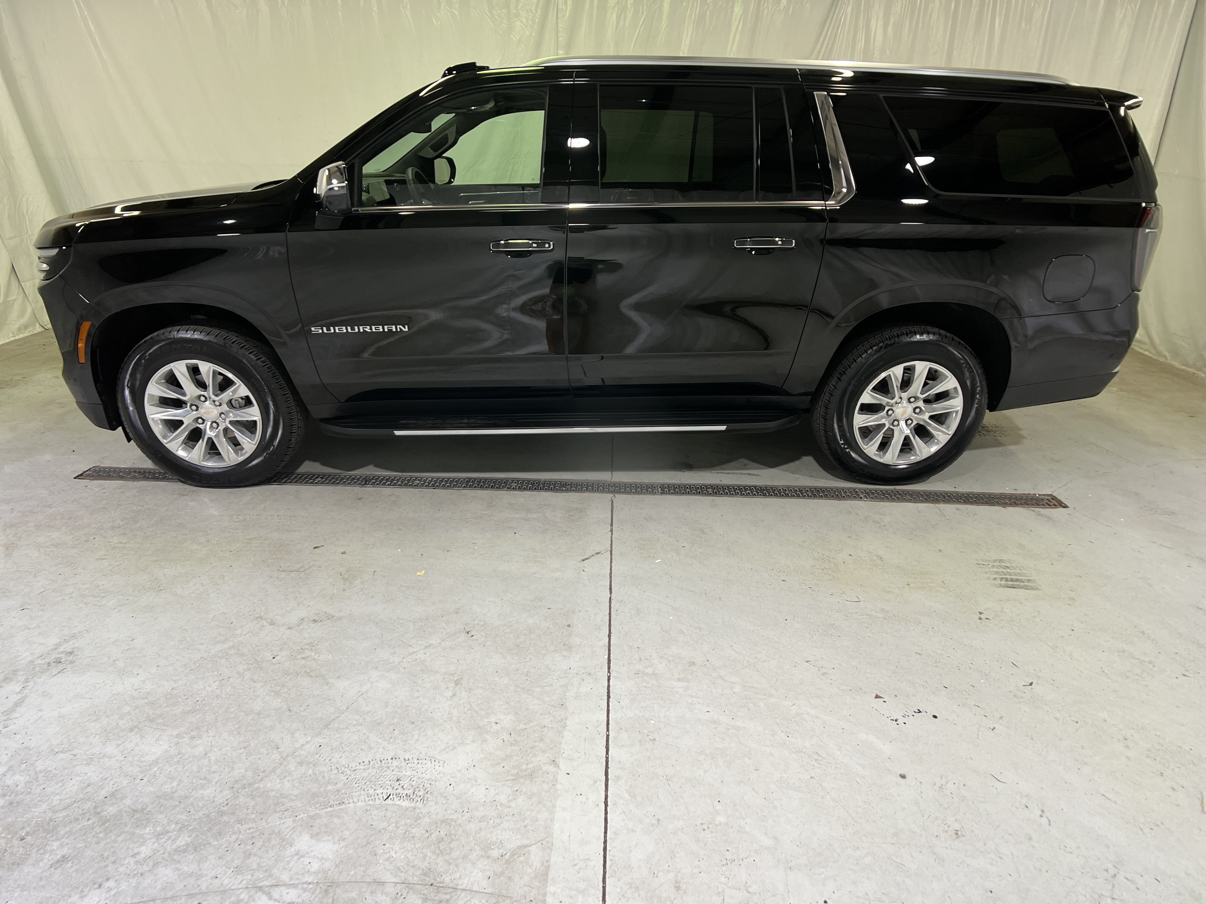 Certified 2025 Chevrolet Suburban Premier w/ Max Trailering Package AWD/4WD image 7