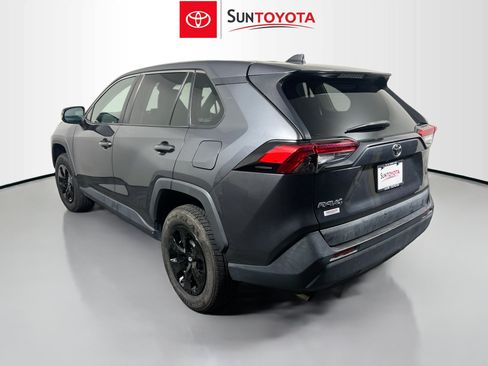 Used 2022 Toyota RAV4 LE FWD image 6