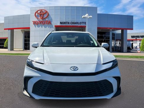 Used 2025 Toyota Camry SE w/ Convenience Package FWD image 3