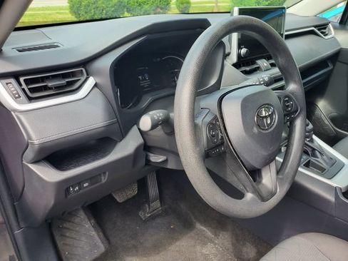 Used 2025 Toyota RAV4 XLE AWD/4WD image 18