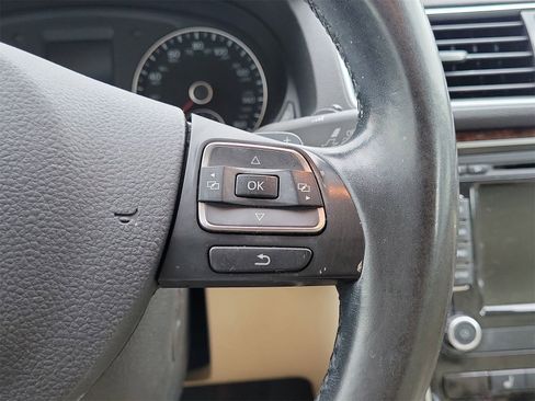 Used 2012 Volkswagen Passat 3.6 SEL Premium image 16