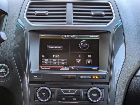 Used 2016 Ford Explorer XLT w/ Equipment Group 202A image 18