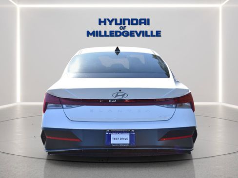 New 2026 Hyundai Elantra Limited FWD image 4