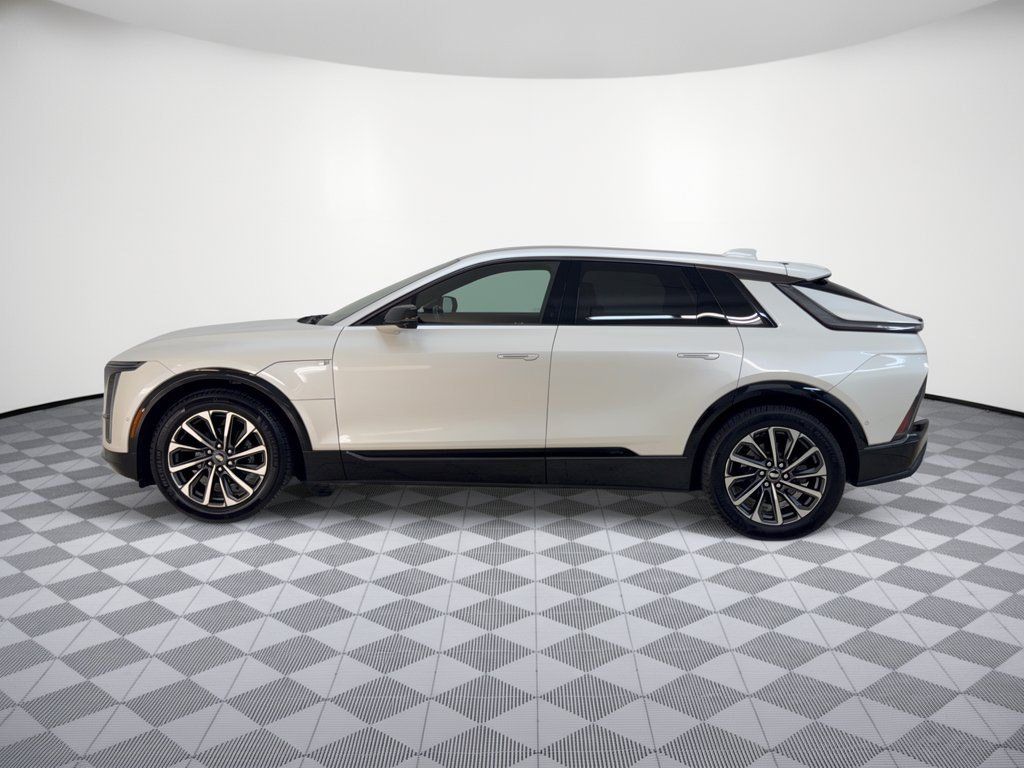 Used 2024 Cadillac Lyriq Sport RWD image 2
