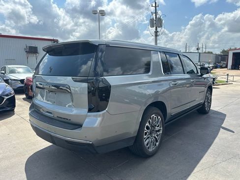 Used 2023 GMC Yukon XL Denali Ultimate AWD/4WD image 5