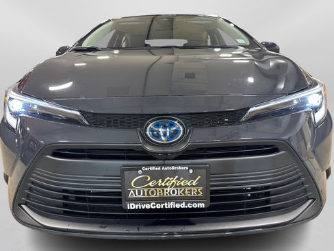 Used 2025 Toyota Corolla LE w/ LE Premium Package image 10