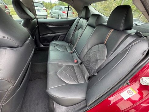 Used 2019 Toyota Camry XLE image 17