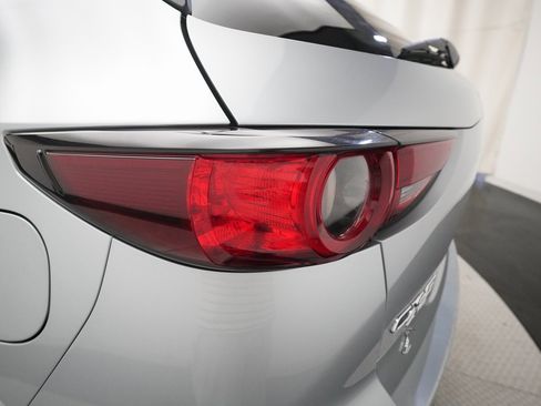 Used 2018 MAZDA CX-5 Touring image 33