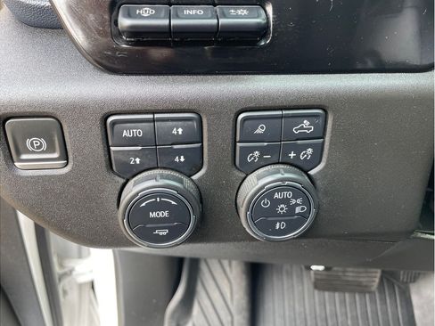 Used 2022 Chevrolet Silverado 1500 High Country w/ Technology Package AWD/4WD image 40