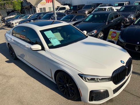 Used 2022 BMW 740i w/ M Sport Package RWD image 5