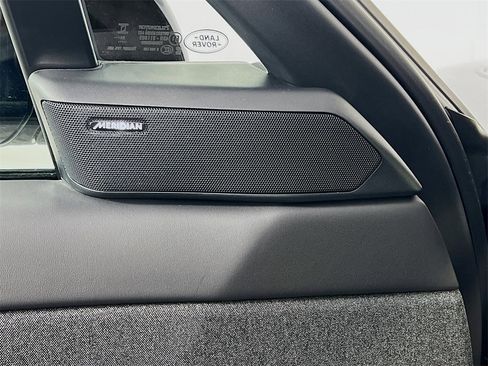 Used 2025 Land Rover Range Rover Sport SE image 19