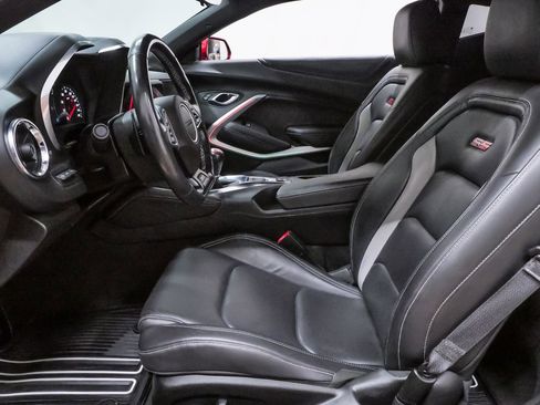Used 2021 Chevrolet Camaro SS RWD image 9