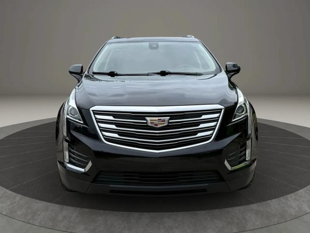 Used 2017 Cadillac XT5 Luxury w/ Driver Awareness Package FWD image 2