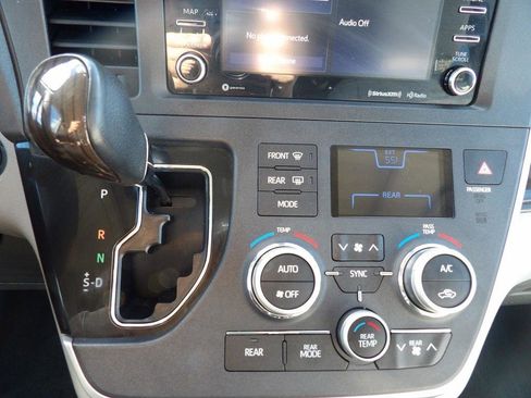 Used 2020 Toyota Sienna XLE FWD image 19
