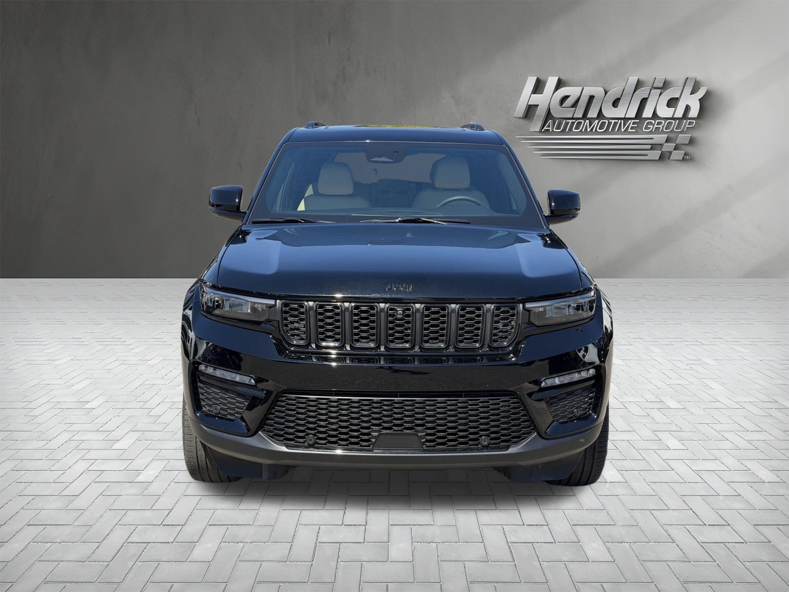 Used 2025 Jeep Grand Cherokee Limited w/ Luxury Tech Group II AWD/4WD image 3