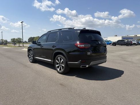 Used 2025 Honda Pilot Elite image 3