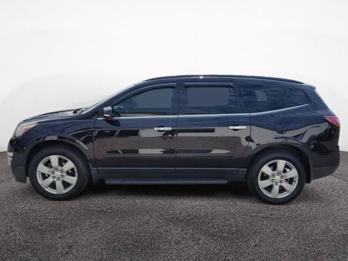 Used 2017 Chevrolet Traverse LT w/ Style and Technology Package FWD image 4