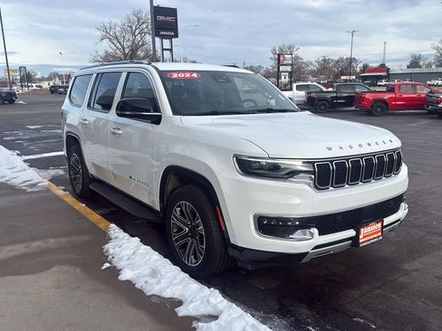 Used 2024 Jeep Wagoneer Series II image 6