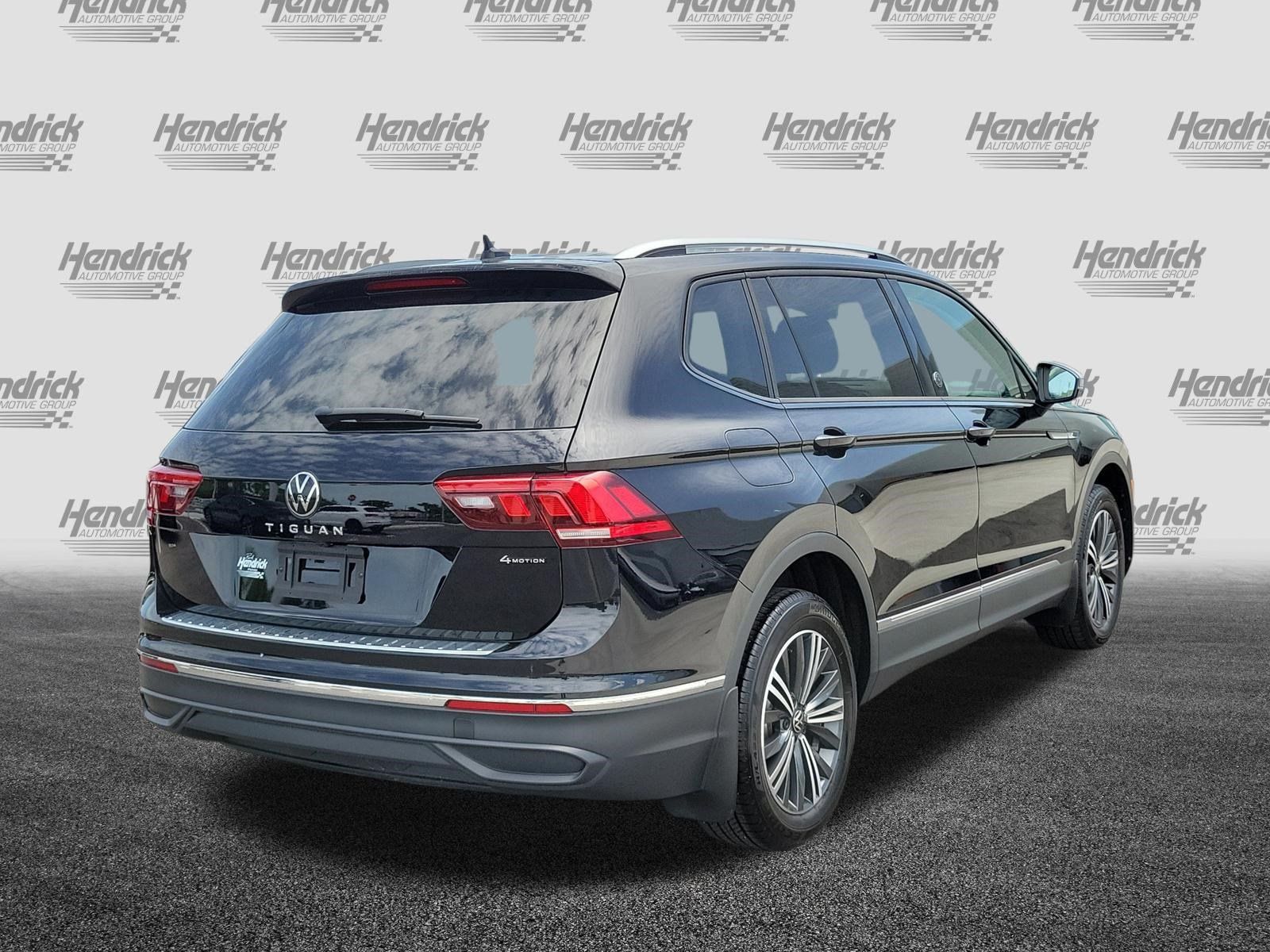 Used 2024 Volkswagen Tiguan Wolfsburg Edition w/ MDO Package, Two-Row AWD/4WD image 7