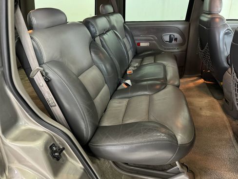 Used 2000 Chevrolet Tahoe Z71 w/ Comfort & Security Pkg image 35