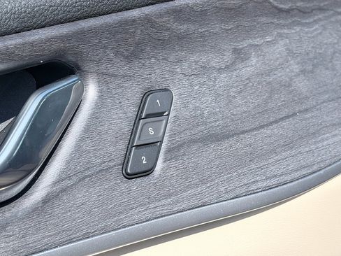 Used 2025 Jeep Grand Cherokee Limited w/ Luxury Tech Group II RWD image 36