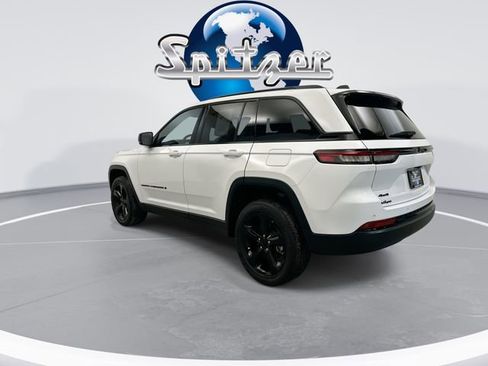 Used 2023 Jeep Grand Cherokee Altitude image 7