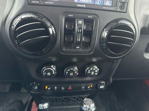 Used 2017 Jeep Wrangler Unlimited Sahara image 11