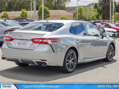 Used 2019 Toyota Camry SE FWD image 9