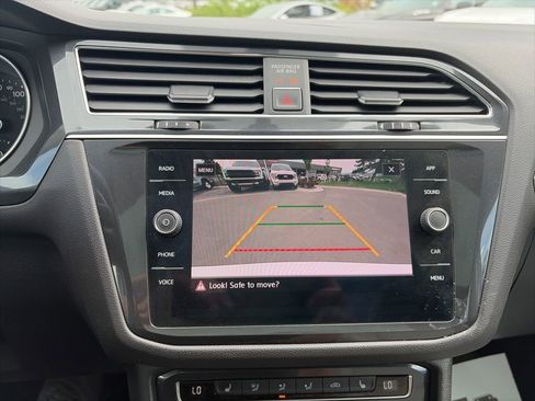 Used 2018 Volkswagen Tiguan SE w/ Panoramic Sunroof Package AWD/4WD image 32