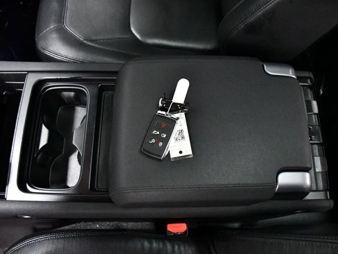 Used 2023 Land Rover Defender 110 X-Dynamic SE image 24