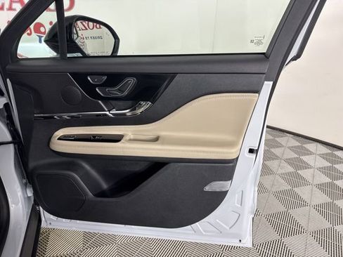 New 2026 Lincoln Corsair Premiere image 21