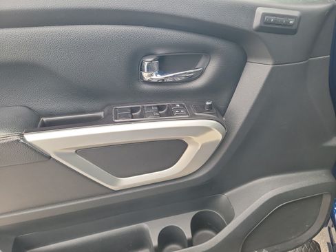 Used 2020 Nissan Titan SL w/ Moonroof Package AWD/4WD image 16