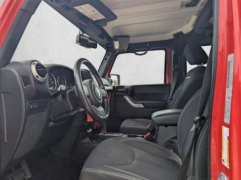 Used 2015 Jeep Wrangler Unlimited Rubicon w/ Connectivity Group image 9