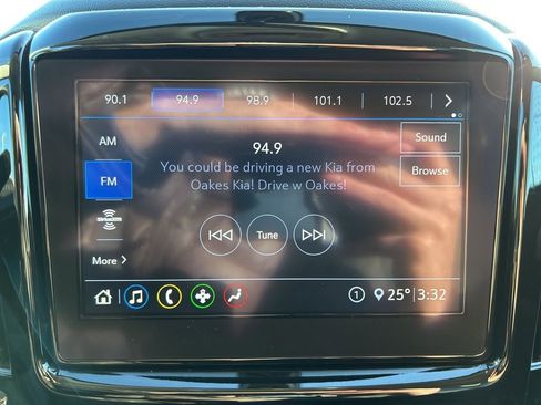 Used 2020 Chevrolet Traverse LT image 31