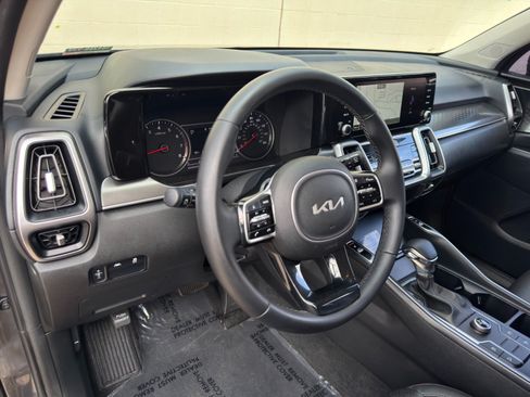 Used 2023 Kia Sorento S FWD image 12