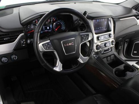 Used 2017 GMC Yukon XL SLT w/ Enhanced Security Package image 9