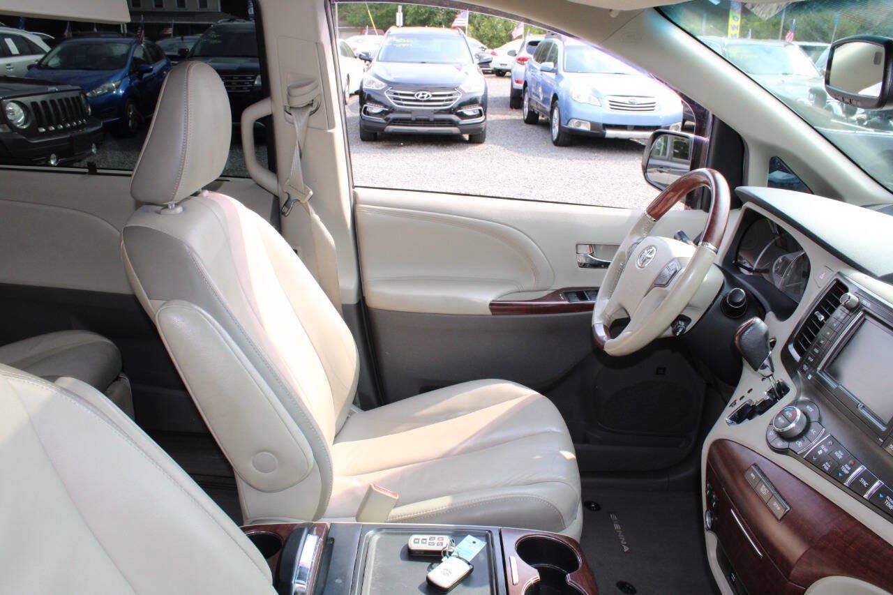 Used 2013 Toyota Sienna Limited w/ Premium Pkg FWD image 11