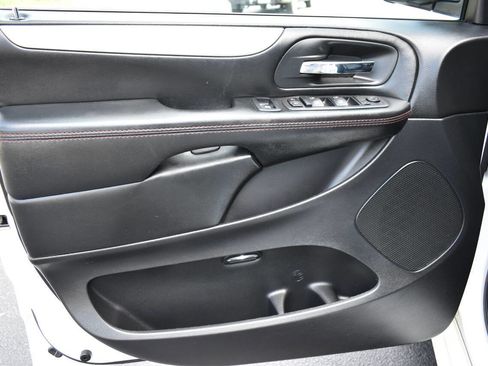 Used 2020 Dodge Grand Caravan GT image 17