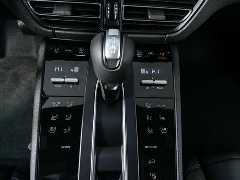 New 2026 Porsche Macan AWD image 15