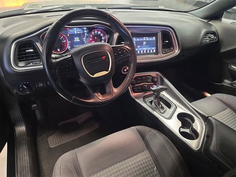 Used 2019 Dodge Challenger SXT image 15