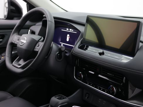 Used 2026 Nissan Rogue SL FWD image 44