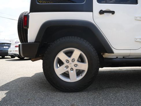 Used 2018 Jeep Wrangler Unlimited Sport S AWD/4WD image 9