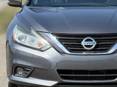 Used 2017 Nissan Altima 2.5 SL w/ Moonroof Package image 8