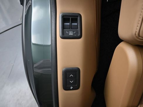 Used 2025 Land Rover Range Rover Long Wheelbase SE AWD/4WD image 16